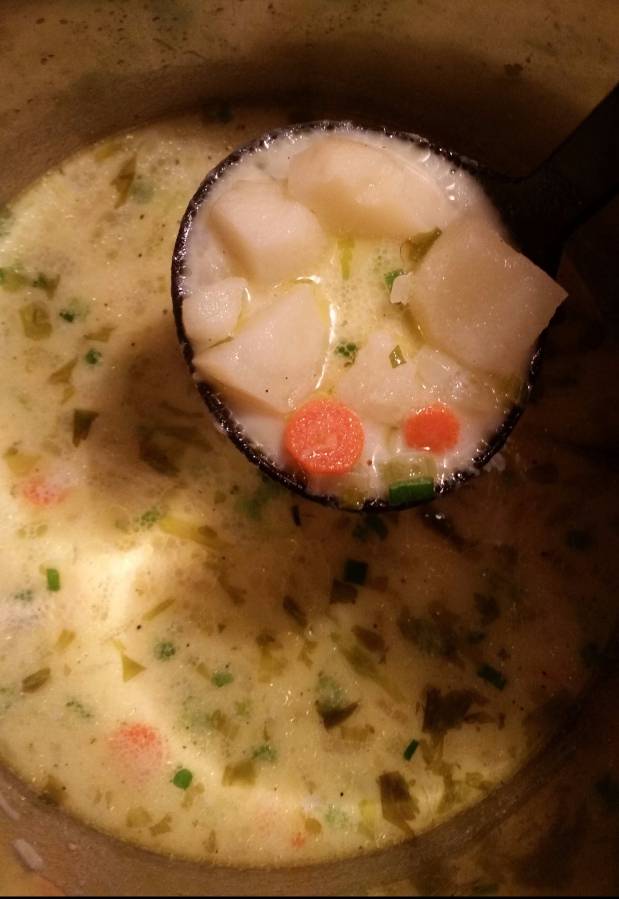 Hearty Potato Soup Recipe: Easy, Vegetarian, Gluten-free Comfort Food